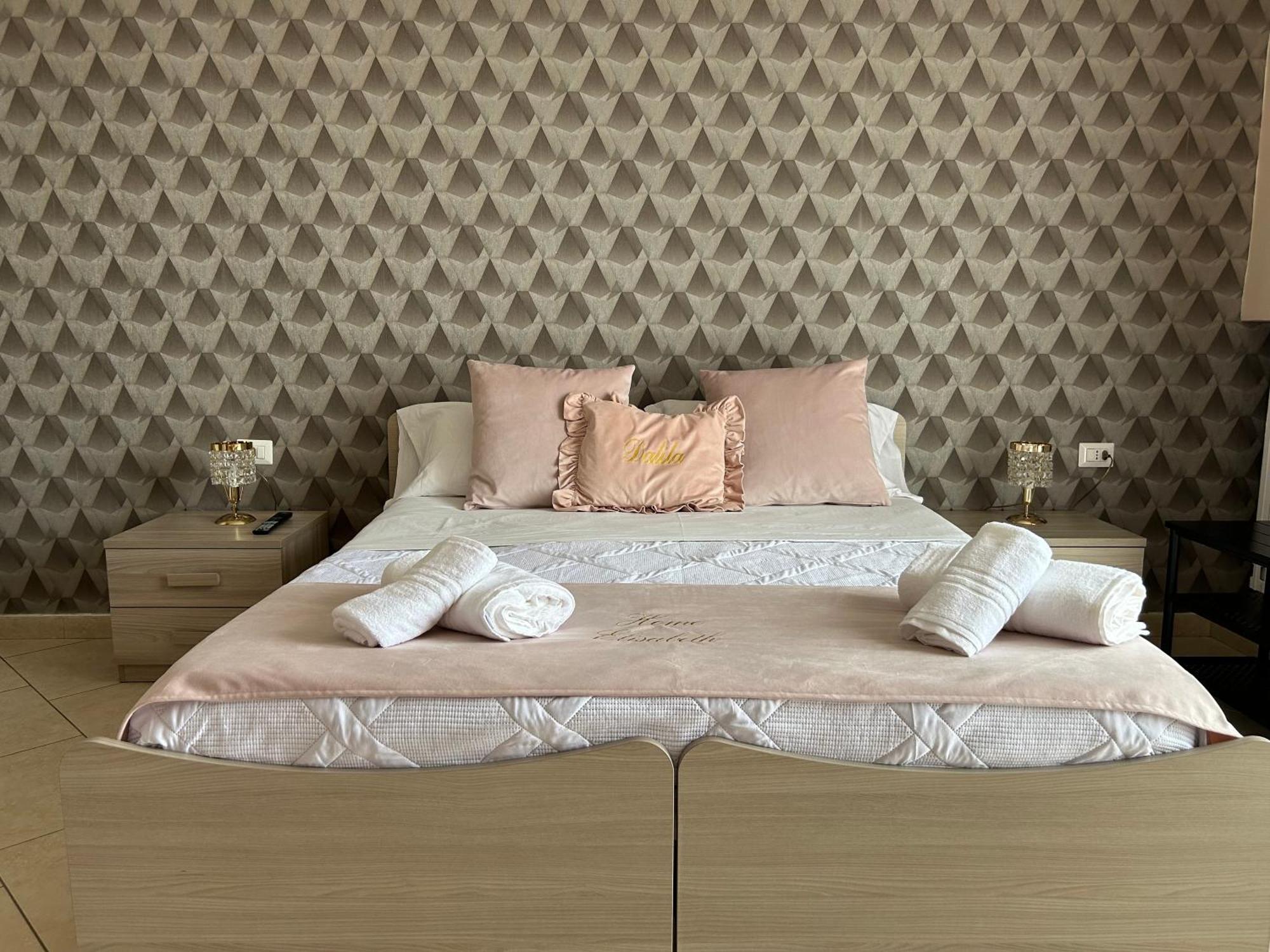 Home Elisabet Naples Luaran gambar